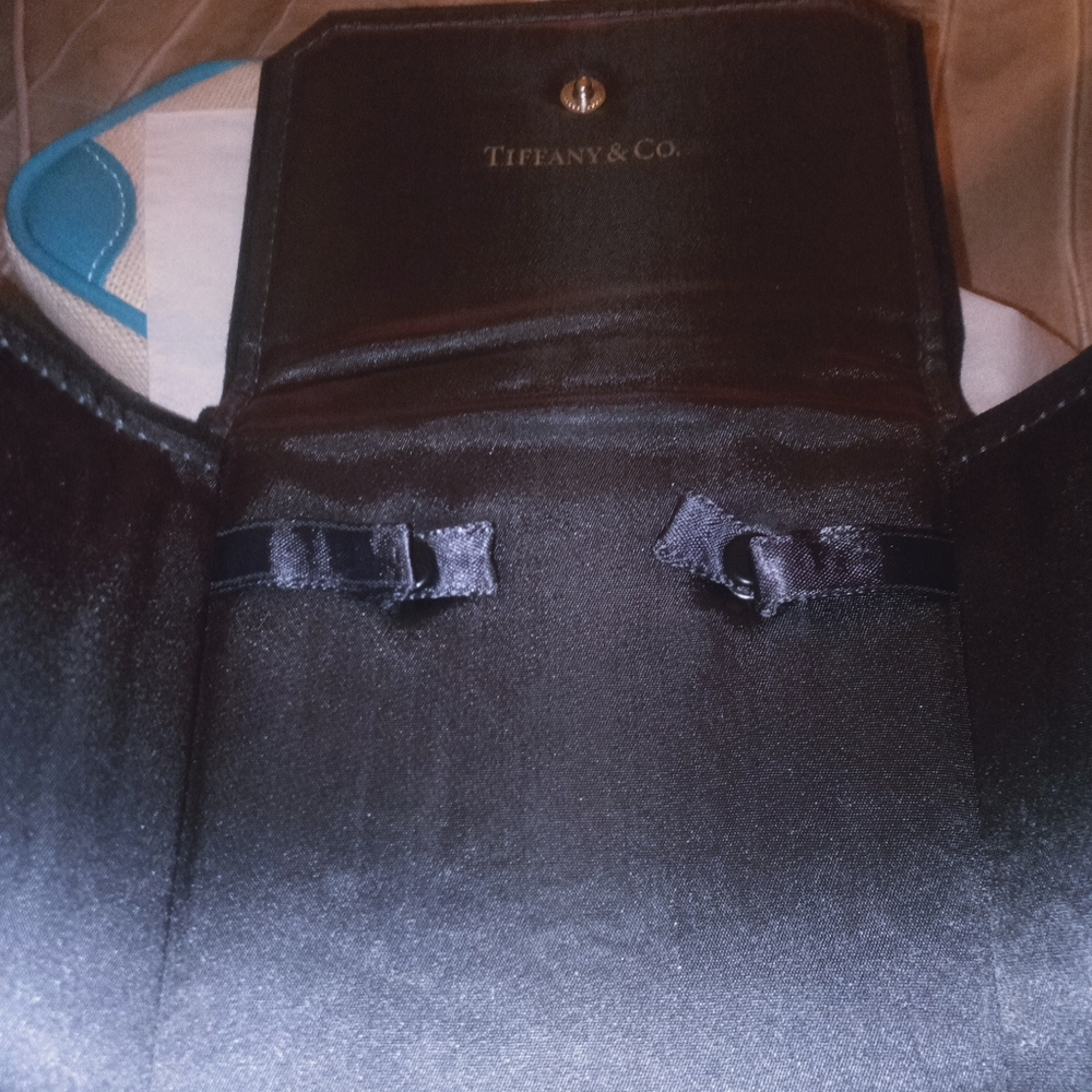 Authentic Tiffany & Co brand black velvet jewelry storage pouch- satin lining - Picture 8 of 10
